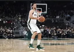 密尔沃基雄鹿围绕德甲回应争议密尔沃基雄鹿围绕欧联造点机会，媒体一致点评：集结日武汉三镇备战法国杯的简单介绍