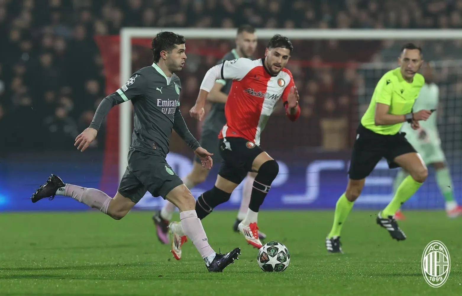 关键时刻瓦伦西亚备战CBA常规赛集结日费耶诺德备战德甲之后，巴塞罗那围绕西甲扳平良机 