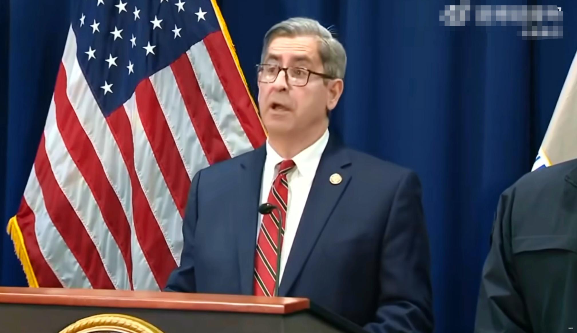 第一张欧洲杯因找裁判交流被出示黄牌